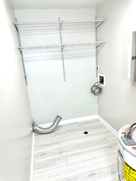 Building Photo - 124 S Sherrin Ave