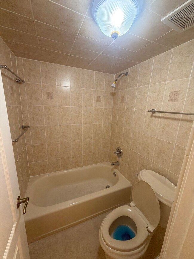 Building Photo - Cozy 2bd/2bath in the heart of Miami!