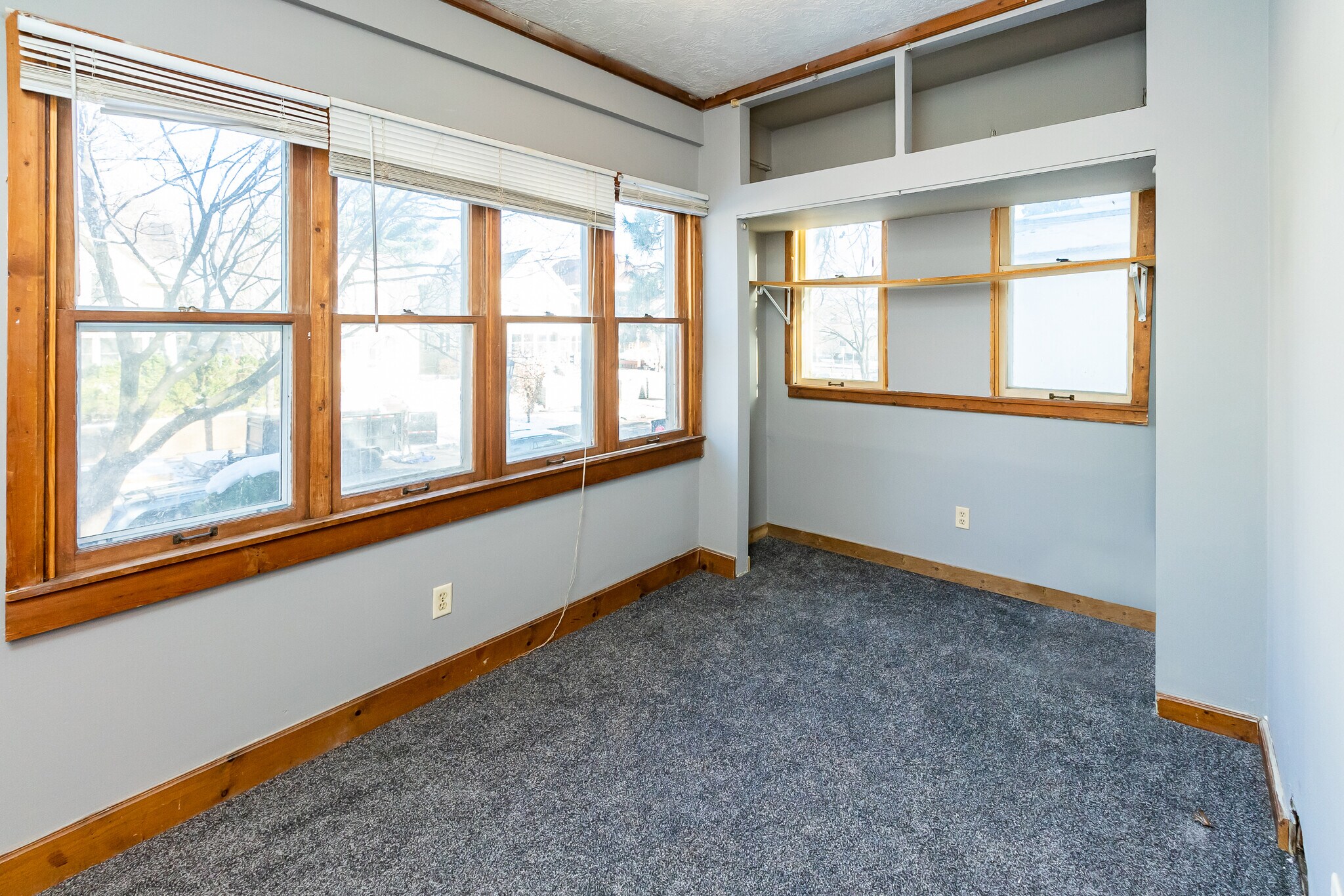 Building Photo - 818 Edmund Ave W