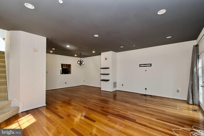 Building Photo - 1211 Ring Bill Loop