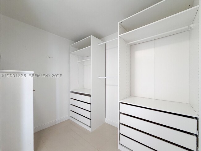 Building Photo - 9381 E Bay Harbor Dr