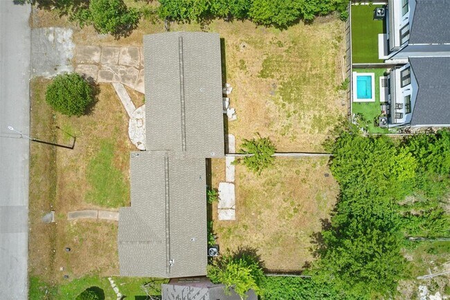 Building Photo - 3615 Seabrook St