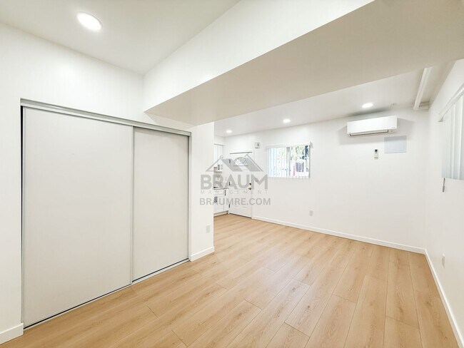 Building Photo - 11228 Huston St