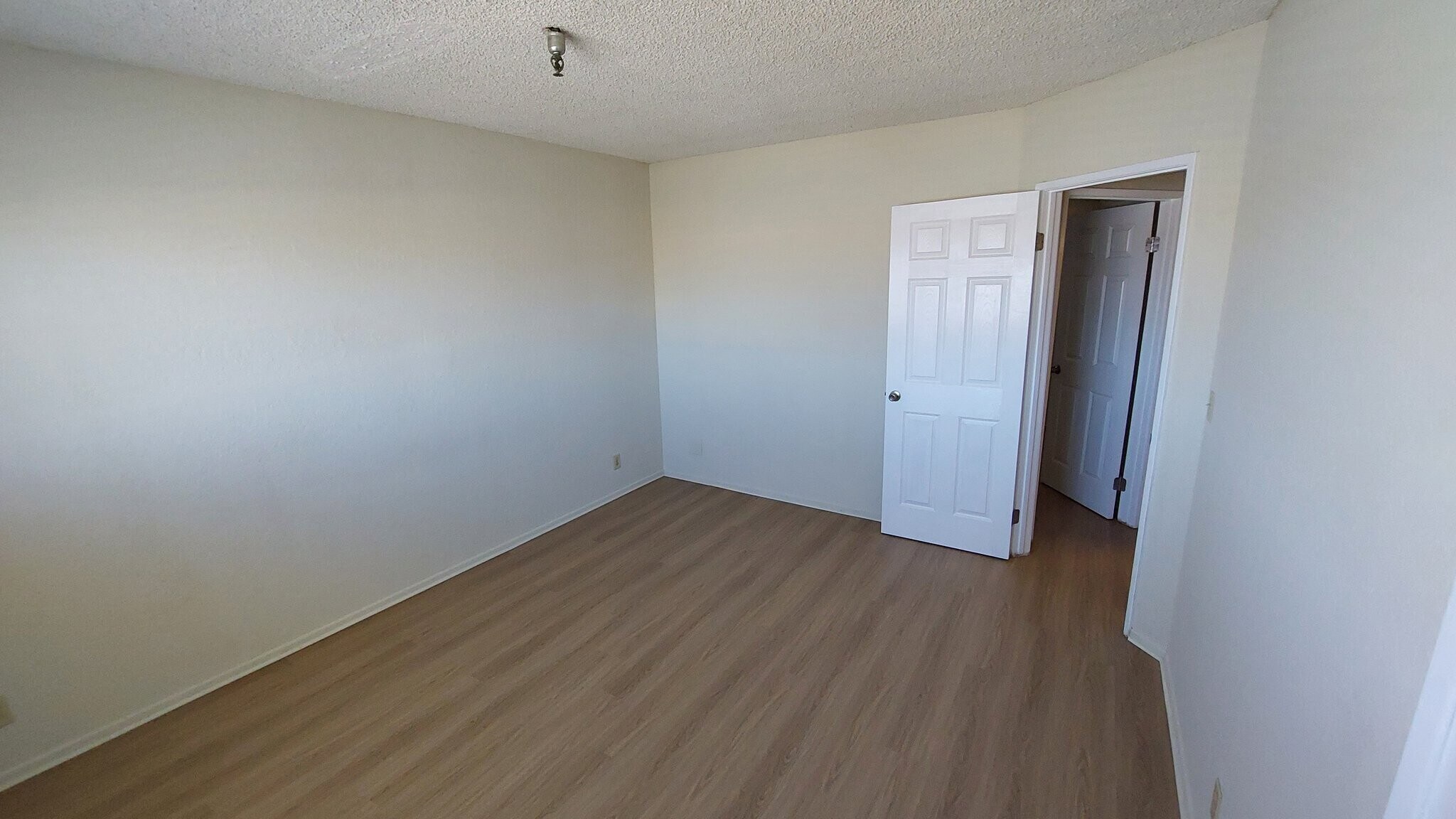 Building Photo - 4040 W 130th St