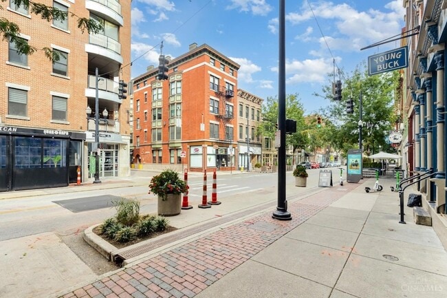 Building Photo - 1326 Vine St