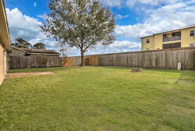 Building Photo - 7218 Foxway Ln