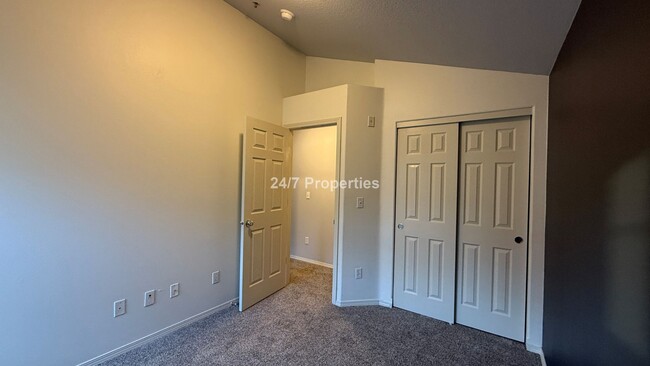 Building Photo - Nice 3BD I 2BA Townhome - Hillsboro!