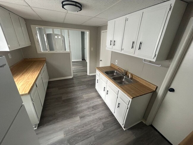 Building Photo - 535 Milton St