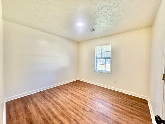 Building Photo - 992 Buck Egger Rd