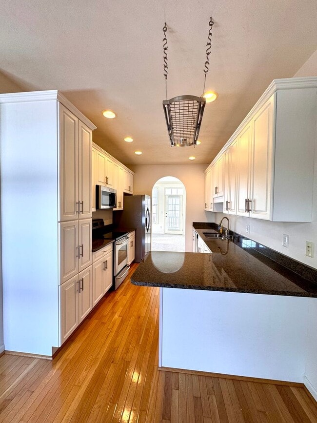 Building Photo - End Unit Townhome for Rent in Taylor Springs