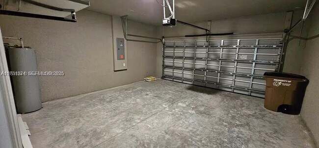 Building Photo - 611 Greenbriar Blvd