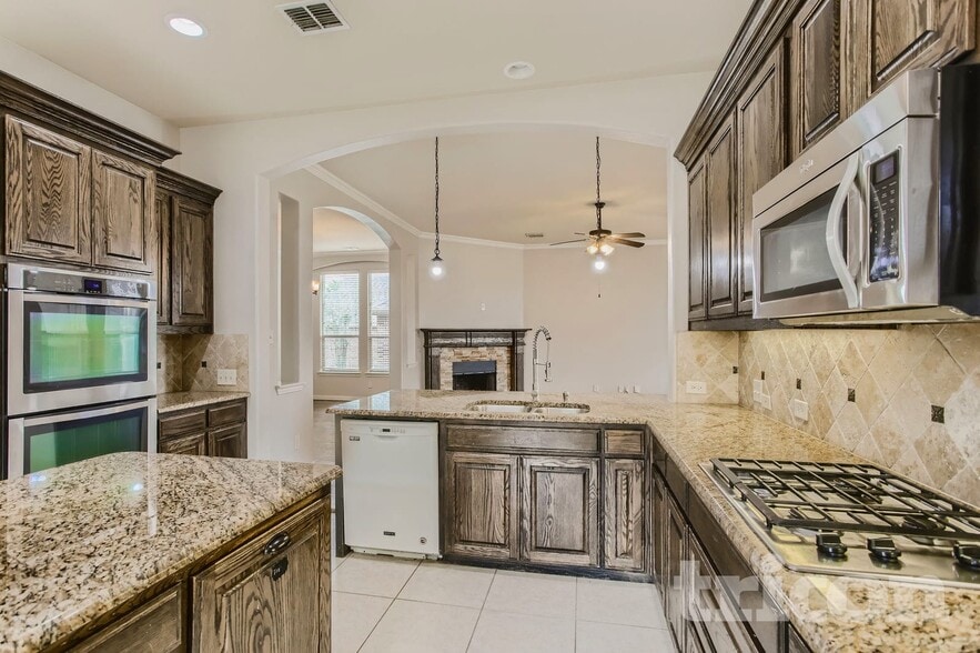 Building Photo - 396 Florence Dr