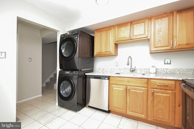 Building Photo - 8853 Teakwood Ct