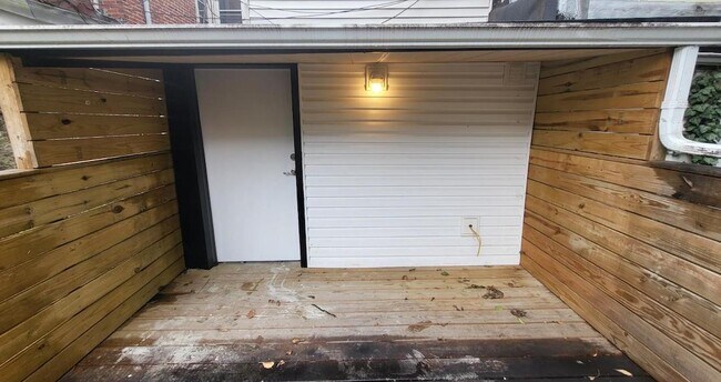Building Photo - 131 N Hobart St