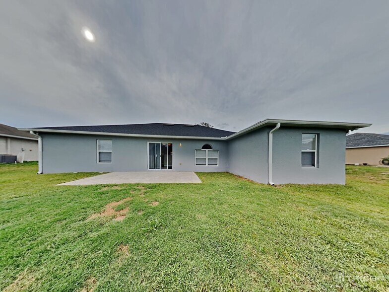 Building Photo - 5148 Jenson Ave