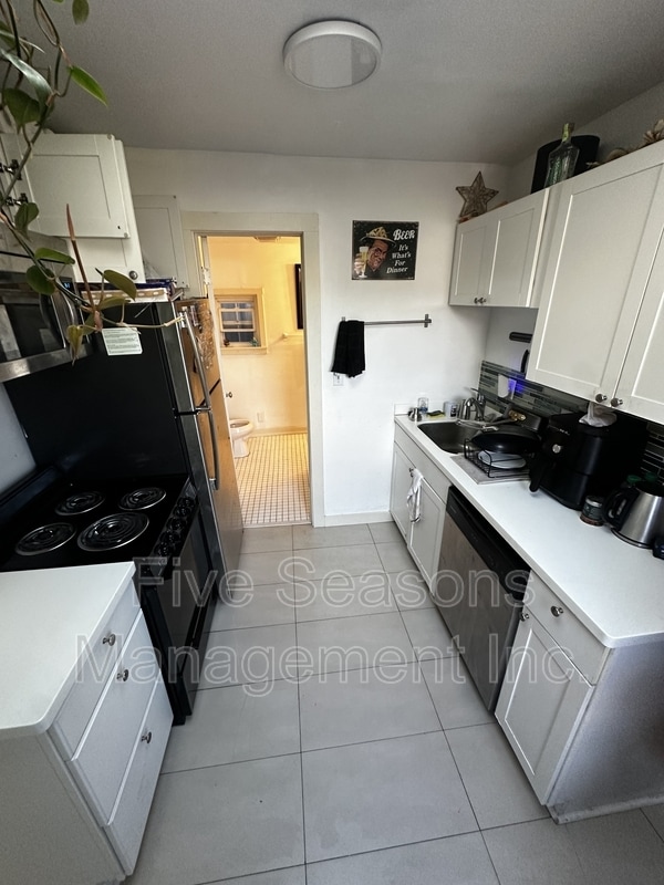 Building Photo - 32 Intervale Ave