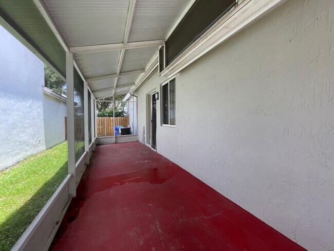 Building Photo - 1806 NW 98th Ave