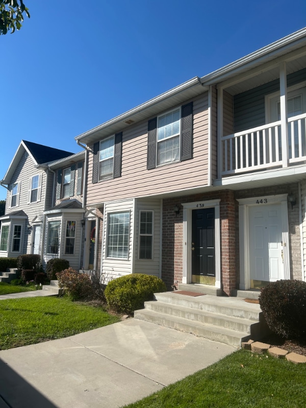 Building Photo - 439 E Parkside Cir