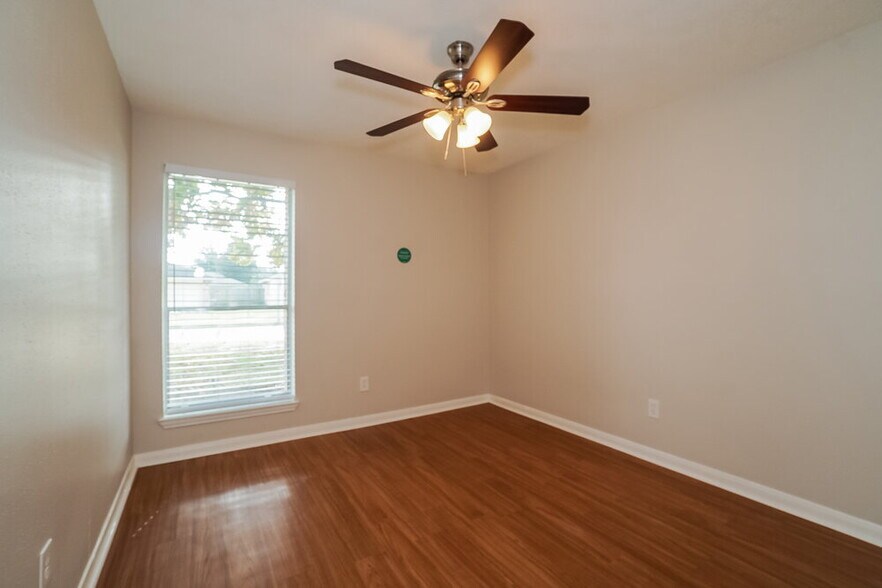 Building Photo - 3462 Garden Grove Dr