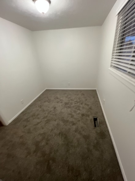 Building Photo - 658 Ann St