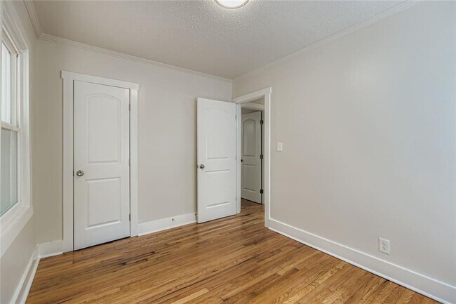 Building Photo - 1191 Beechview Dr SE