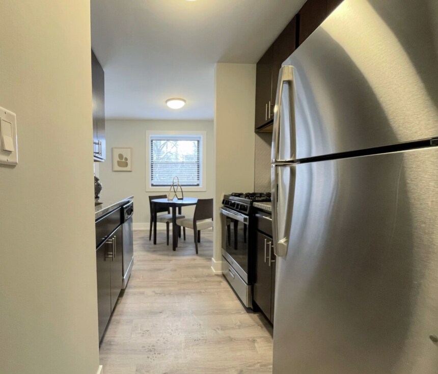 Building Photo - 529 W Surf St