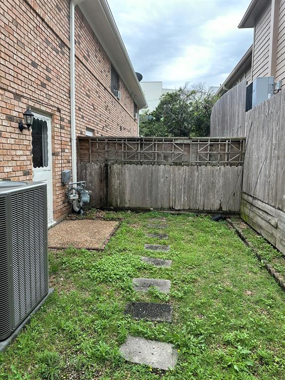 Building Photo - 2110 Potomac Dr