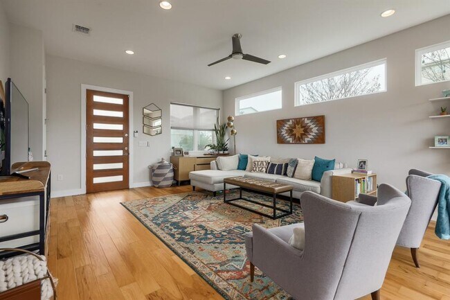 Building Photo - 7013 Boyle Dr