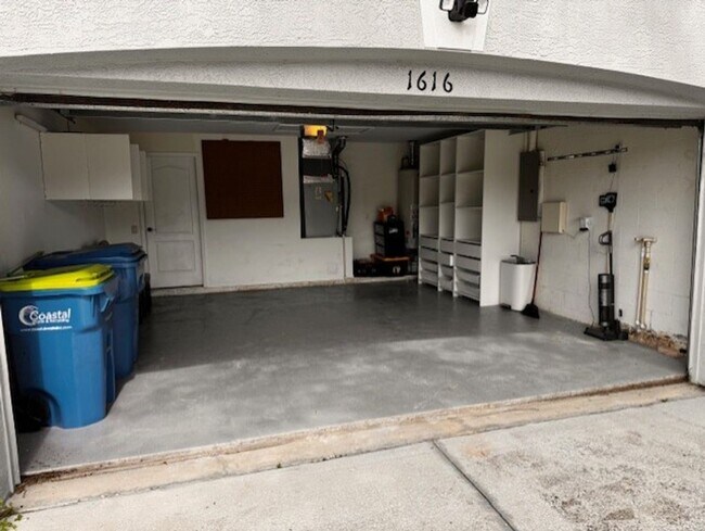 Building Photo - Beautiful 3 bedroom 2 bathroom home availa...