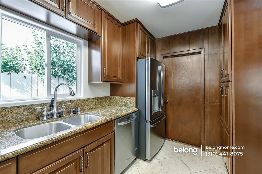 Building Photo - 8523 Alcott St
