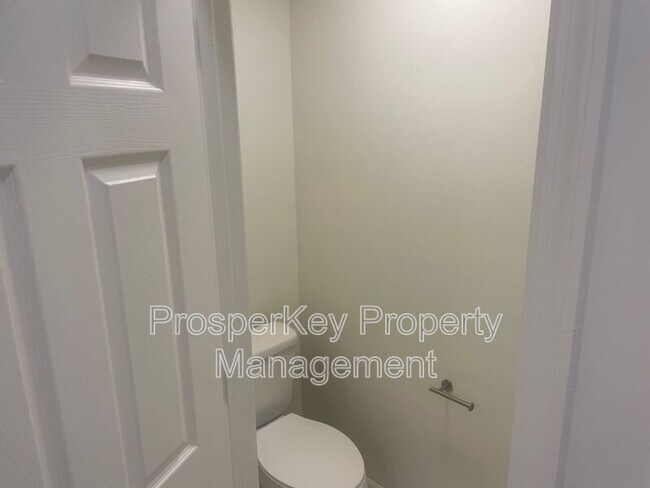Building Photo - 207 Timber Ridge Dr