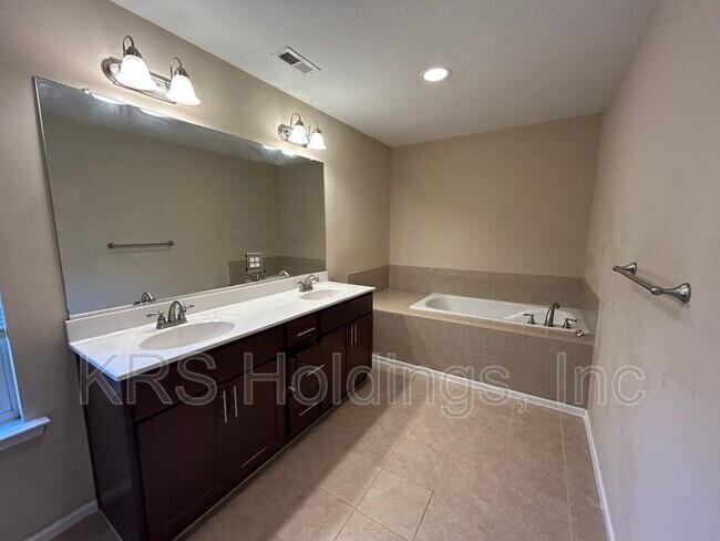 Building Photo - 1763 Jason Ave