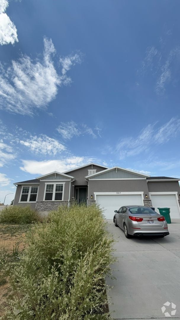 Building Photo - 5 Bedroom/3 Bathroom Harrisville!