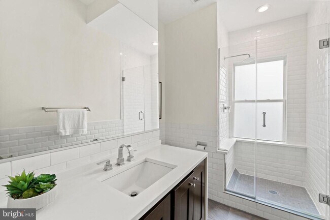 Building Photo - 1029 Euclid St NW