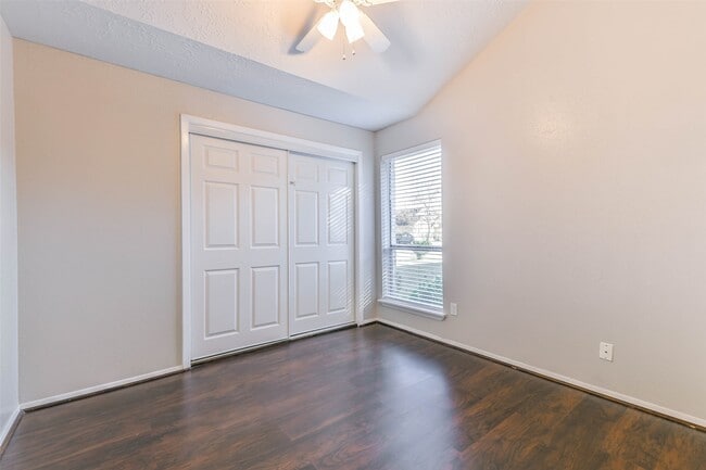 Building Photo - 1126 Oxford Dr