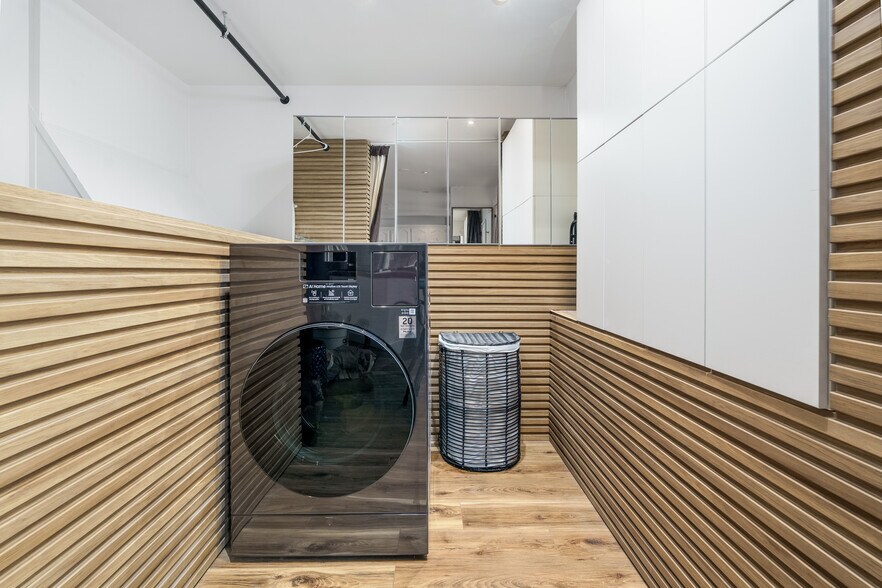 Building Photo - 2066 Glencoe Way