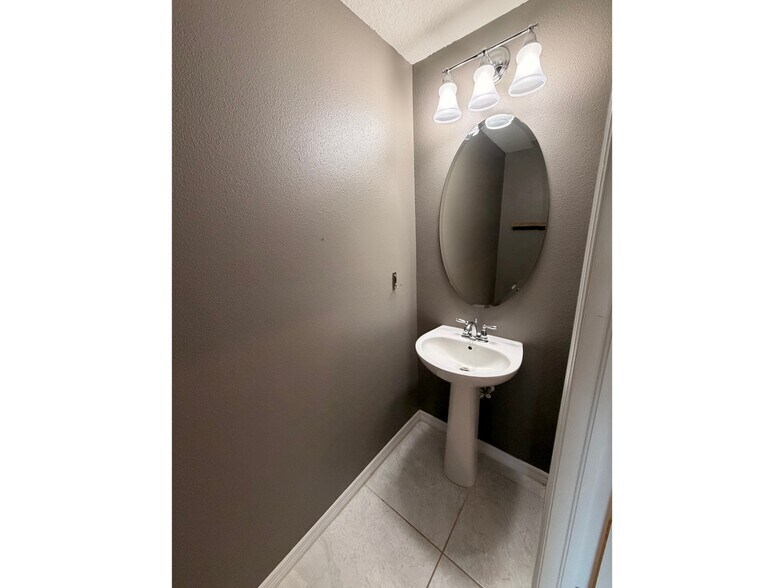 Building Photo - 9148 Hillcroft Dr