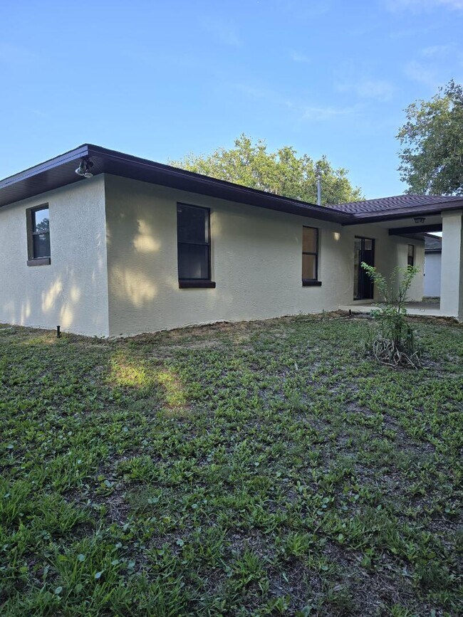Building Photo - 518 Loomis Trail