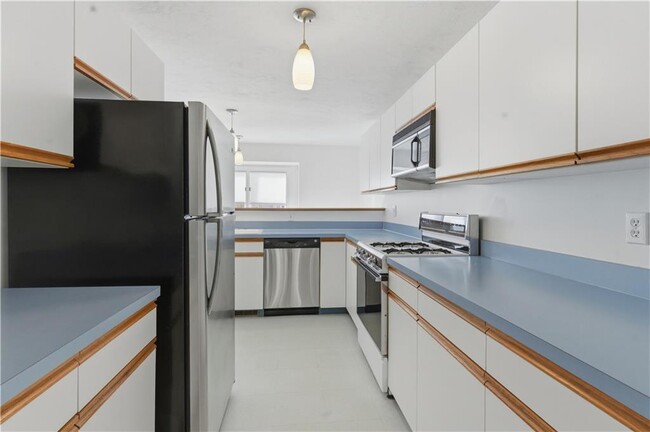 Building Photo - 39 Waterview Dr