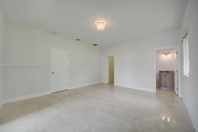 Building Photo - 312 Phippen Waiters Rd