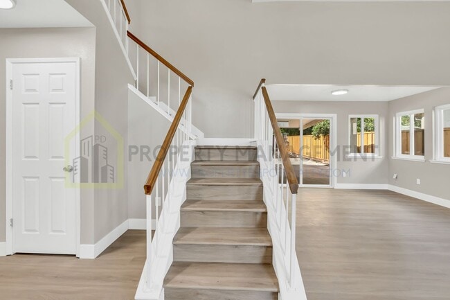 Building Photo - Completely Renovated 4-Bedroom Home with M...