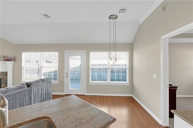 Building Photo - 808 Emerald St