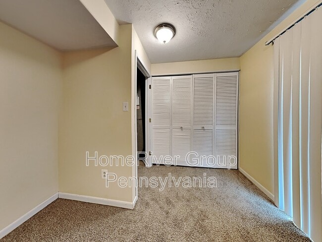 Building Photo - 331 Carters Grove Dr