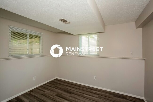 Building Photo - 5 Bedroom Pet-Friendly Home in INDIANAPOLIS, IN with Main Street Renewal