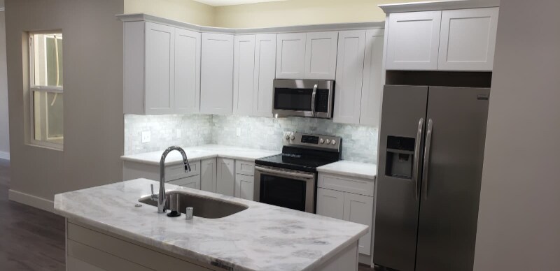 Building Photo - 105 E 5th St