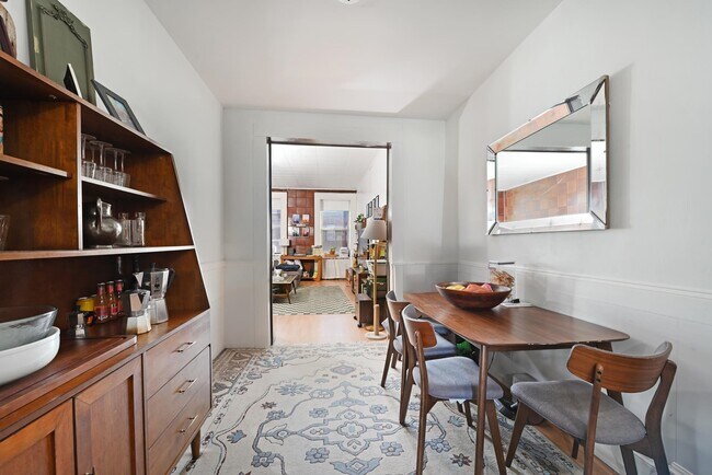 Building Photo - 902 Park Ave