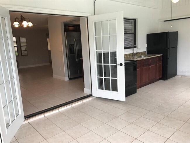 Building Photo - 2431 Doud St