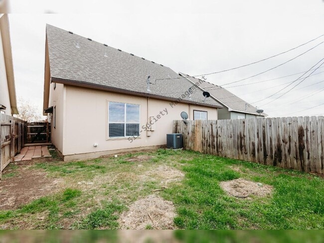Building Photo - 212 Sandstone Dr