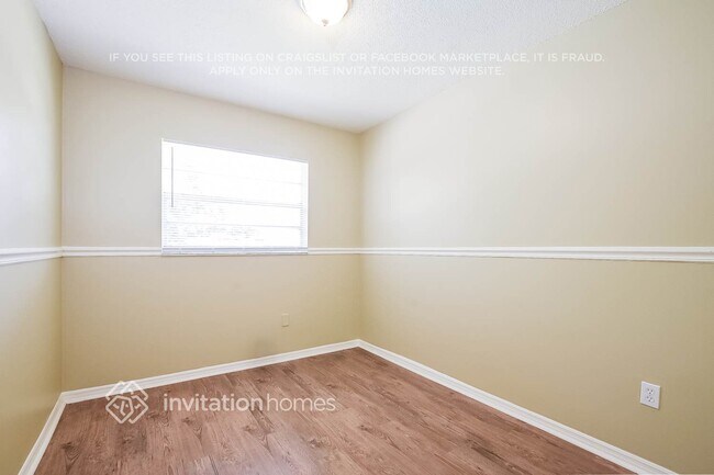 Building Photo - 204 N Alderwood St