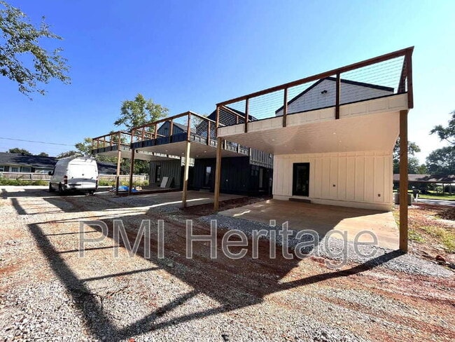 Building Photo - 604 N 6th St